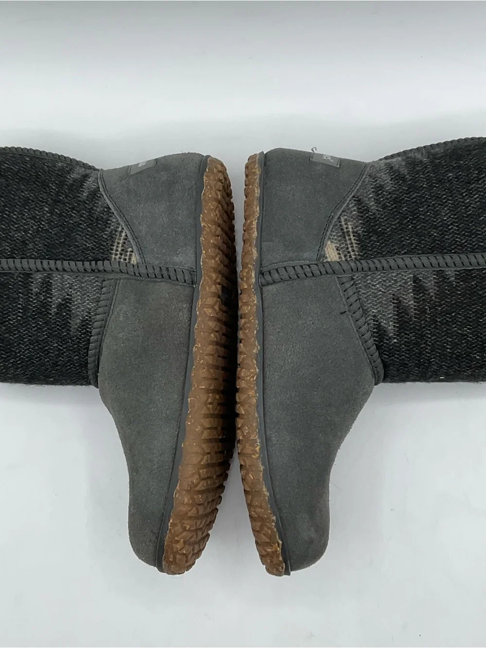 Minnetonka Women’s Gray Suede Faux Fur Lined Ankle Boots Size 9 M 84955
